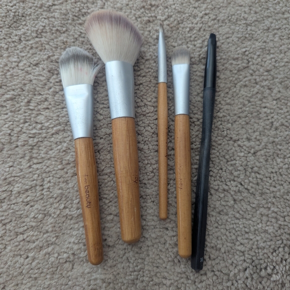 Makeup Stuff - Picture 9 of 12